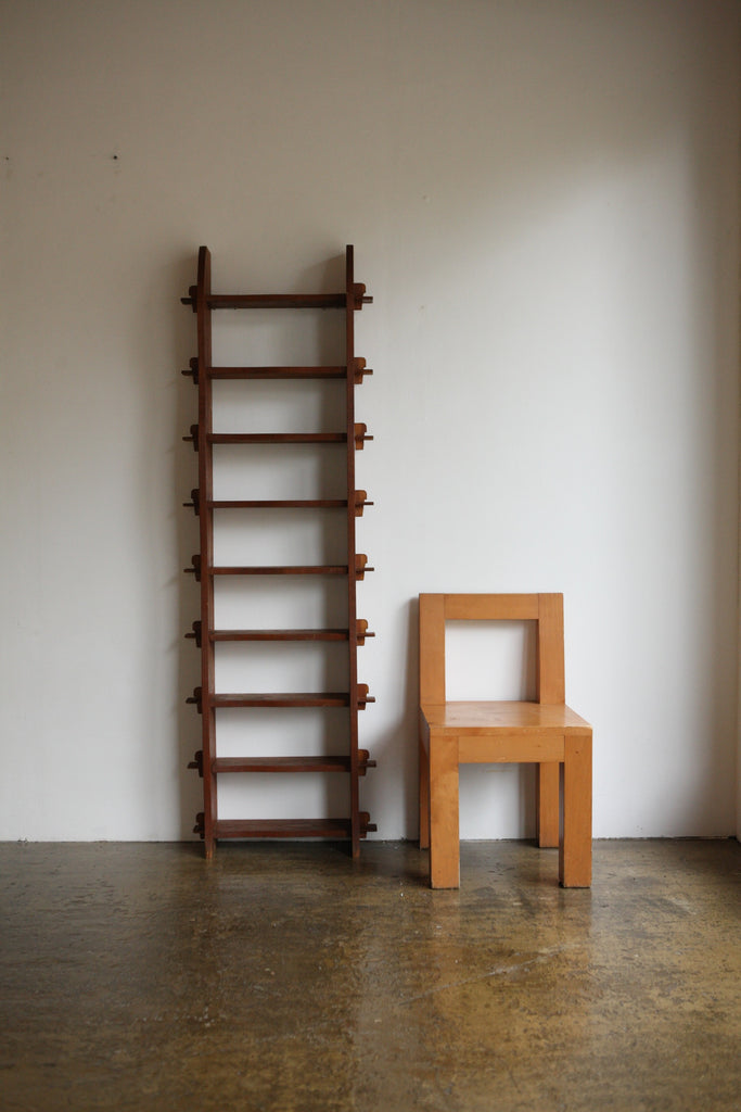 Slim Brutalist Wavy Shelving