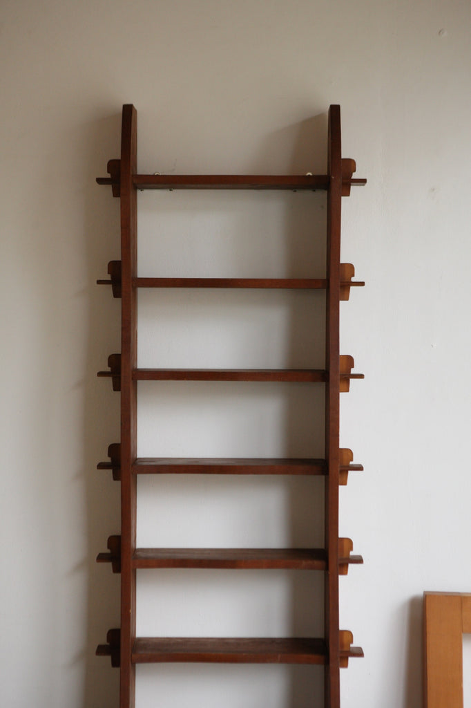 Slim Brutalist Wavy Shelving