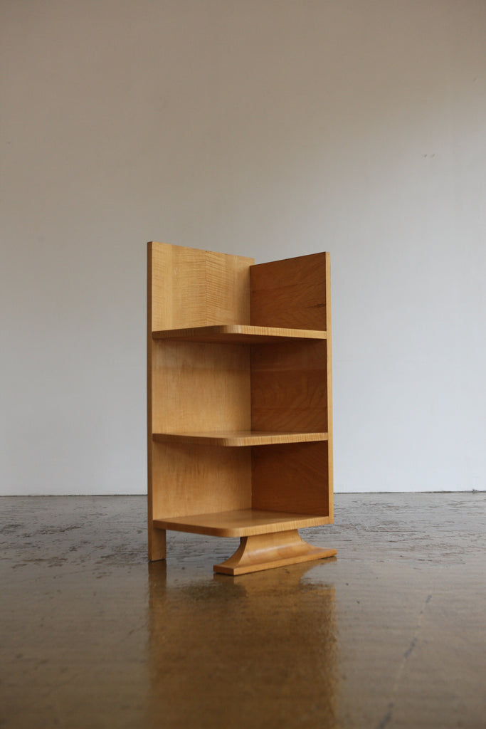 Maple Corner Shelving