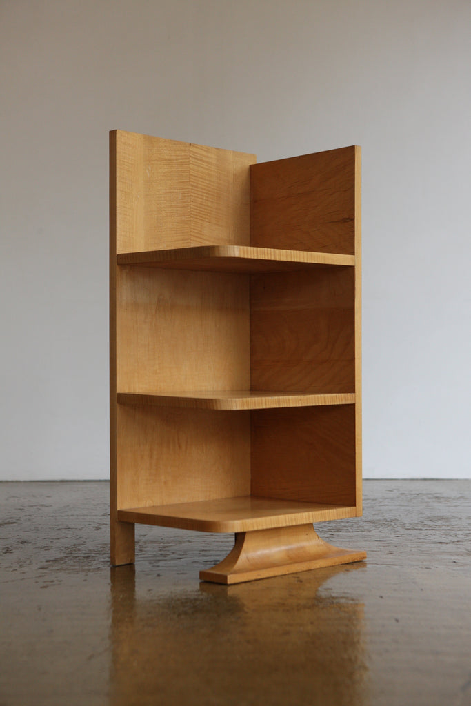 Maple Corner Shelving