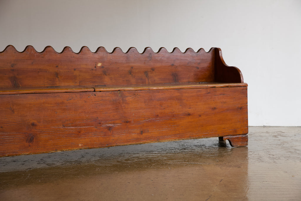Wavy Settle Bench