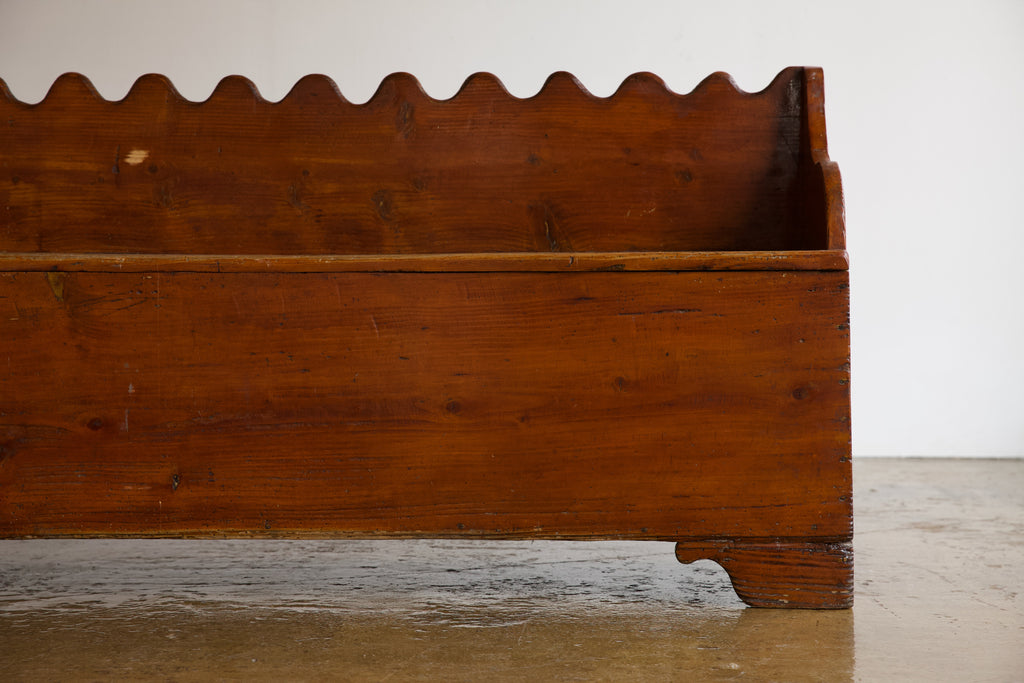 Wavy Settle Bench